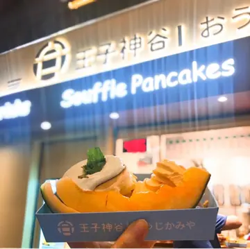 北海道夕张哈密瓜配牛乳雪糕梳乎厘班戟