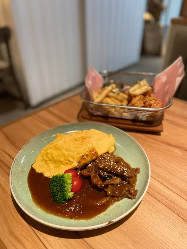 牛肉汁蛋包飯