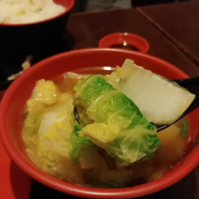 份量算多，津白菜煮得剛好，清淡爽口，配熱燙上湯更顯鮮甜。