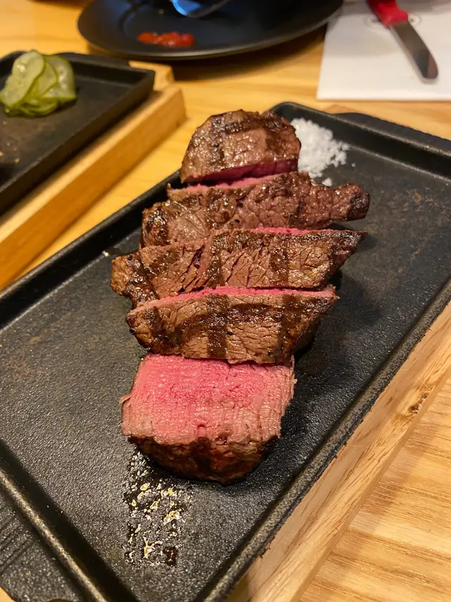 出色招牌牛柳，肉嫩多汁，煎前仲有得睇下個塊牛近唔新鮮👍🏻