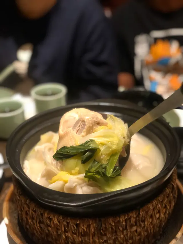 濃湯砂鍋雲吞雞