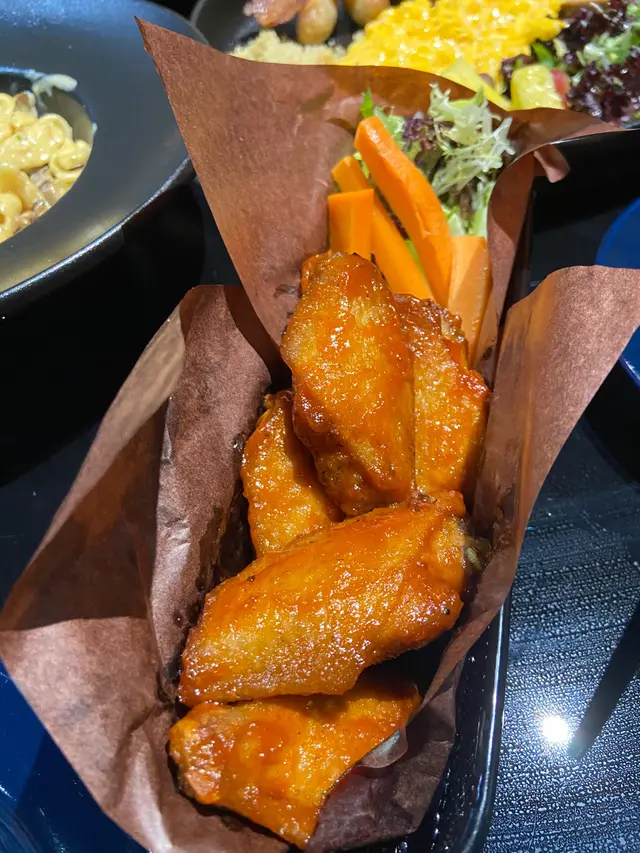 一客有6隻，Size適中，一個女子食3隻，絕對無難度😂味道都好好，唔似其他地方煮到汁還汁，雞翼還雞翼咁😋