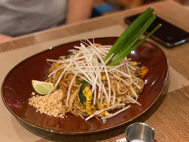 同事話呢個金邊粉中規中矩，要有嘅都有齊，但又未算超級好食！