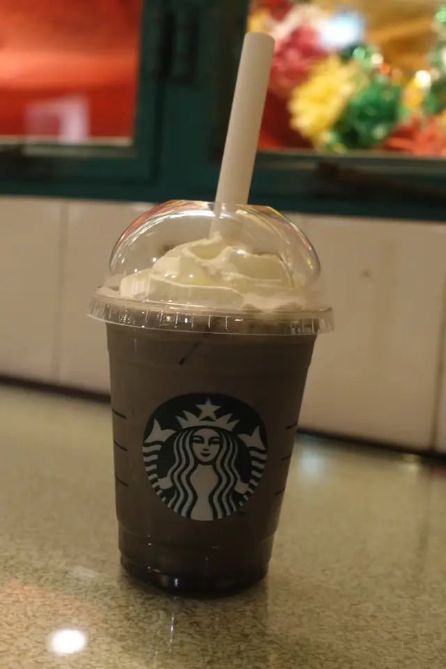 呈灰色，入口黑芝麻口味濃重