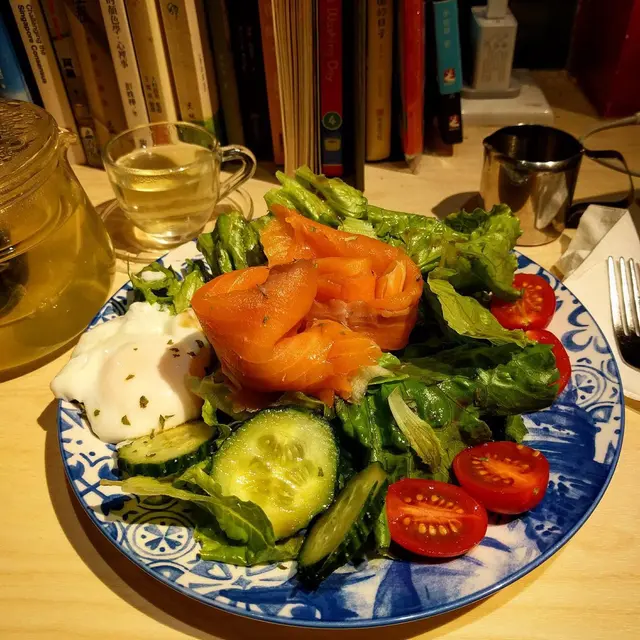 溫泉蛋煙三文魚沙律