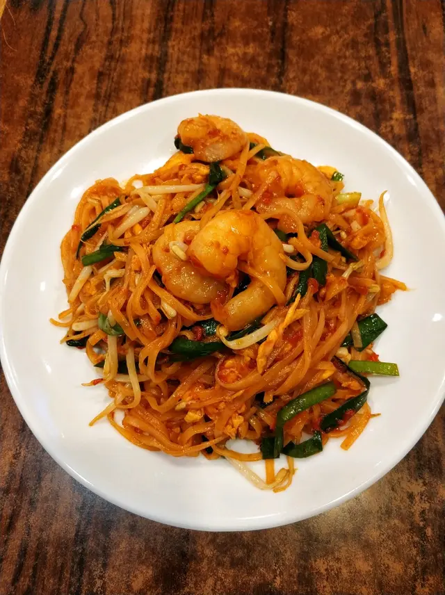 金邊粉彈牙但太濕，冇青檸冇花生碎，味道唔夠，不太正宗