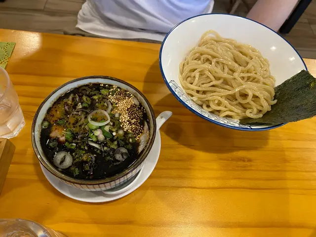 黑蒜油豚骨沾麵