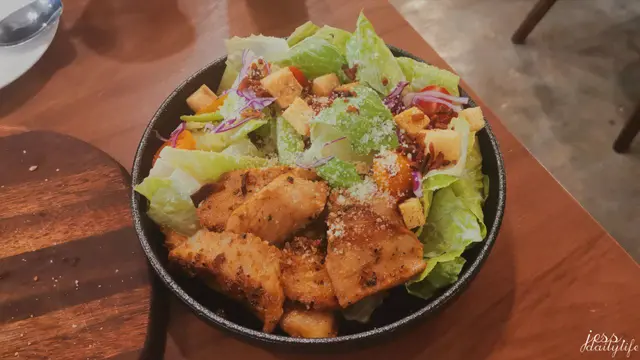 溫泉蛋培根凱撒沙拉