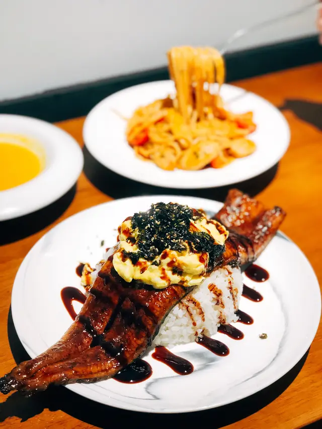 原條12吋鰻魚滑蛋飯