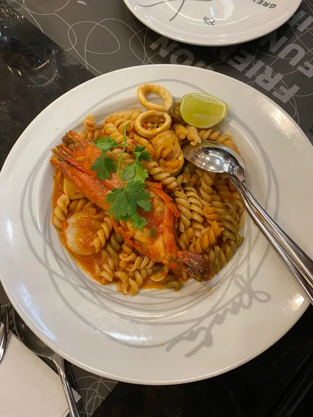 海鮮冬蔭公炒螺絲粉