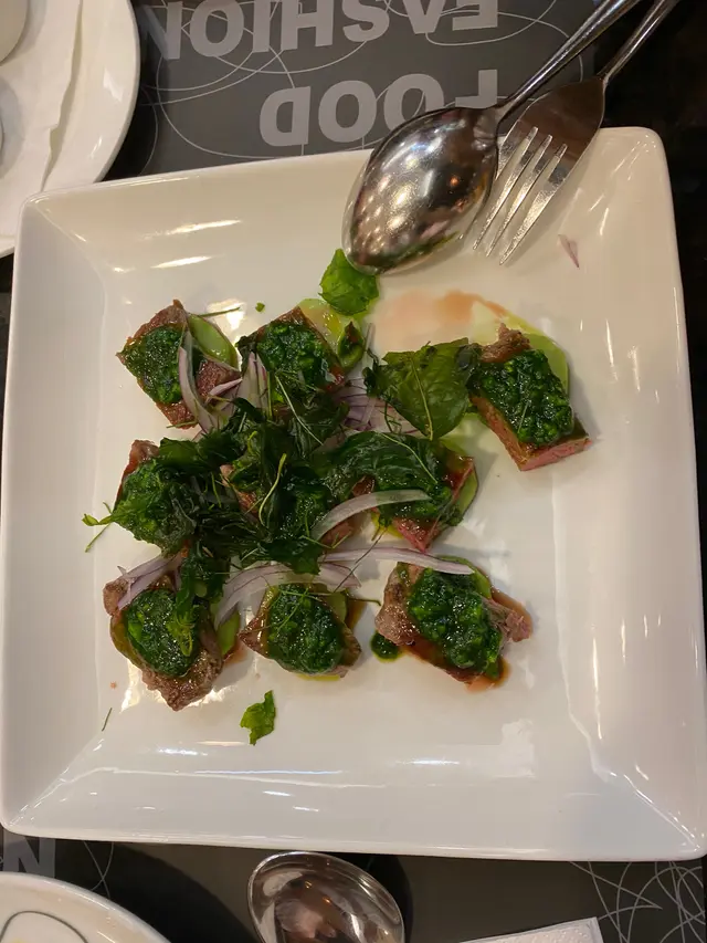 鮮香煎牛柳粒配香蒜汁