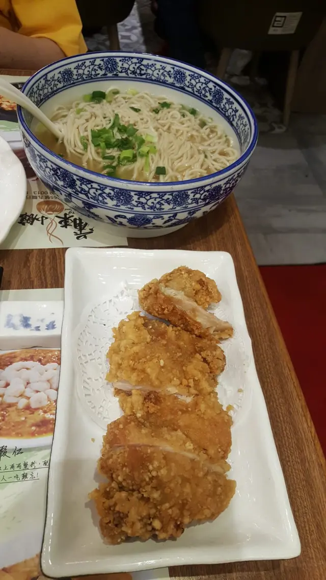 $67 --$34, 好差, 先上個麵, 隔了7-8分鐘才上埋個雞排, 但等雞排到時個麵凍晒又浸淋晒, 好差