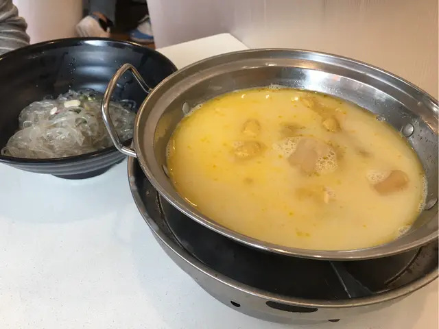 招牌癡花膠雞濃湯薯粉