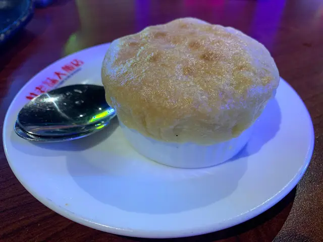 菠蘿皮西米焗布甸