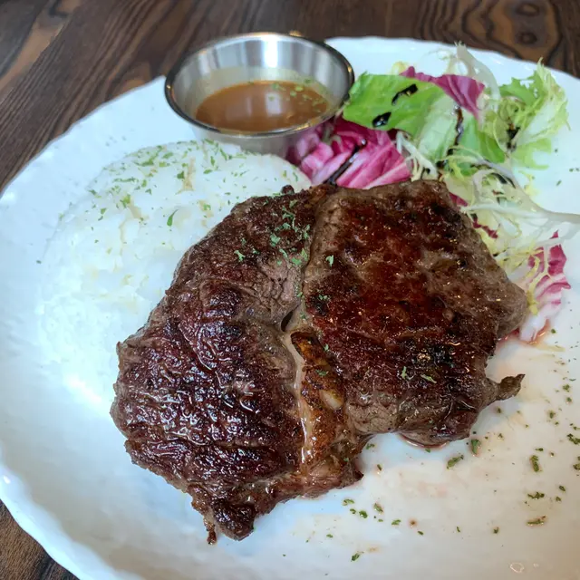 草飼牛肉眼扒伴燒汁