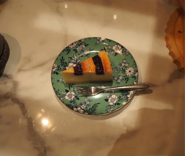 芝士味唔算太濃 而且餅底有少少散