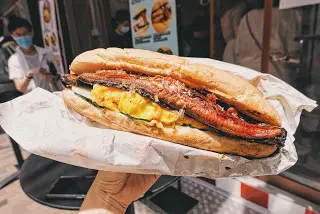 新出嘅梅子鰻魚法包!入面夾咗原條鰻魚!!