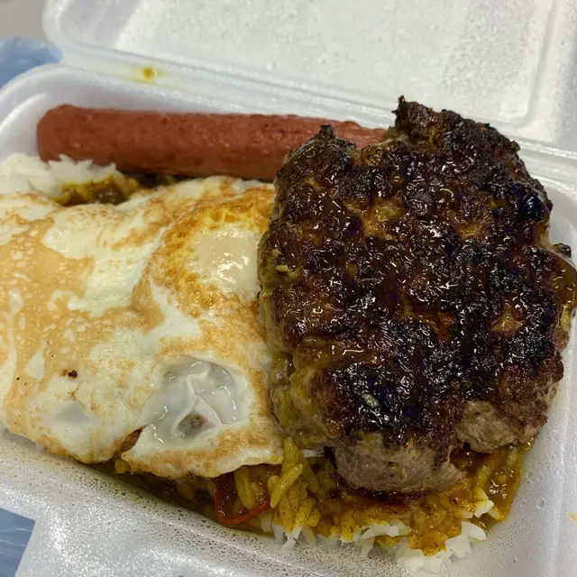 自家製牛肉漢堡腸蛋飯