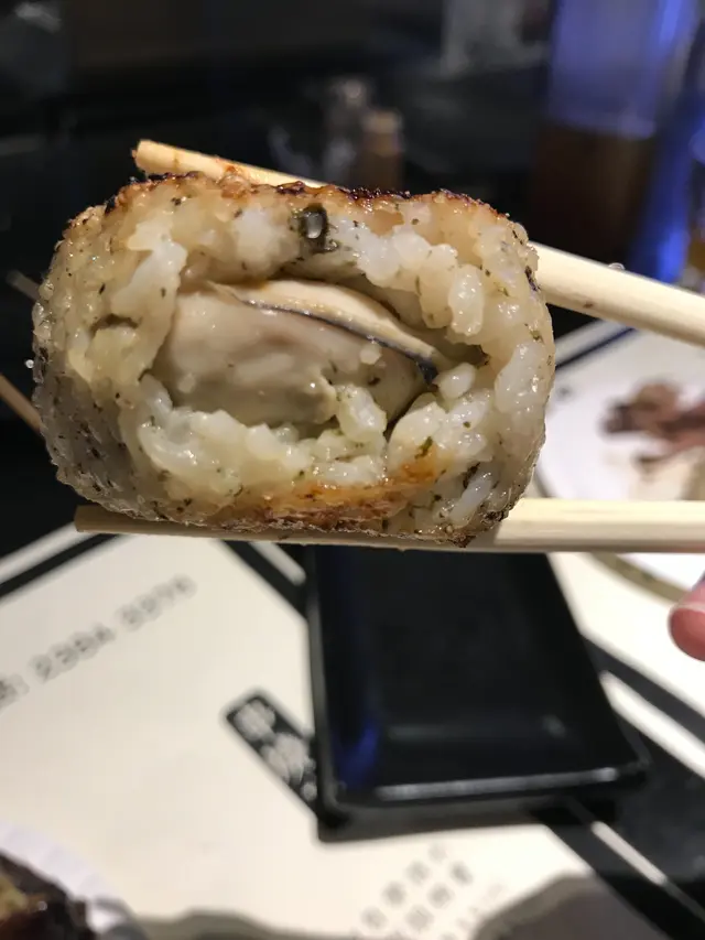 呢個真心正，飯團燒到好香，而且好脆
中間隻蠔好大隻，而且好飽滿同鮮甜
調味岩岩好唔會蓋過蠔嘅鮮味