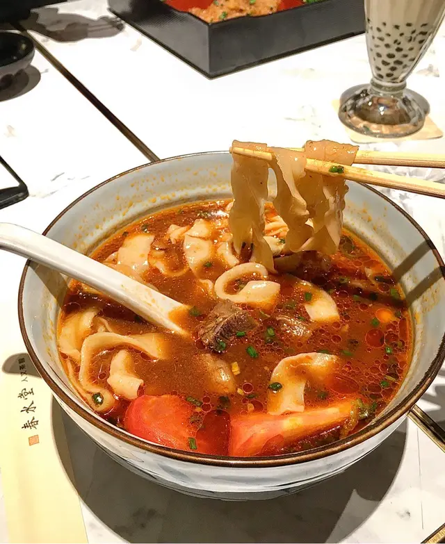 半筋半肉蕃茄牛肉麵