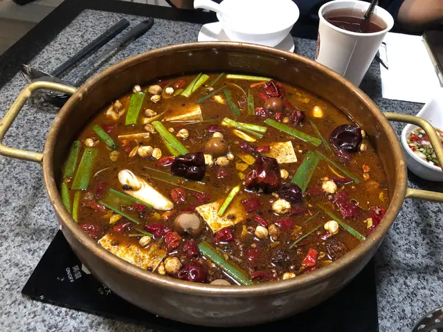 老鍋秘製麻辣鍋