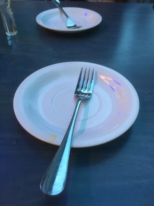 食甜品之前,店員換上新的餐具