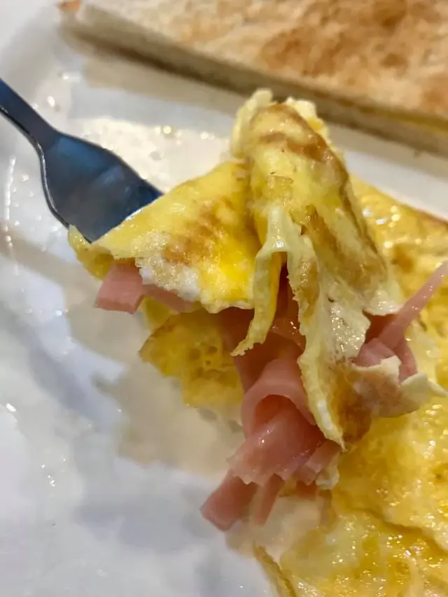 火腿奄列配牛油多士