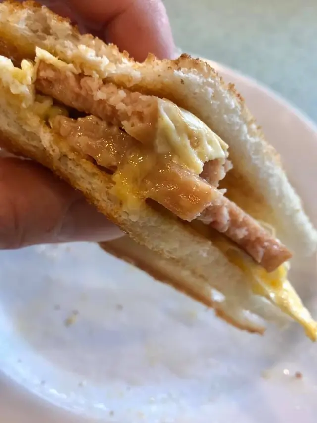 餐肉奄列配牛油多士