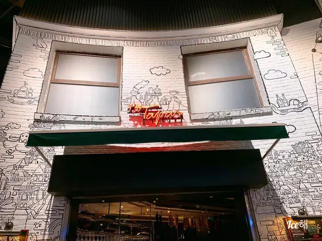 T For Tapas-door-photo