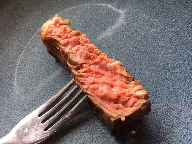 燒肉眼牛扒配大蝦薯條