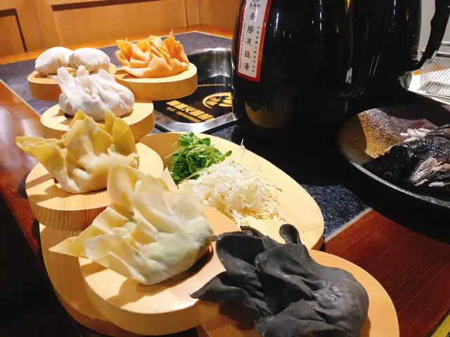 真秘鍋手工餃拼盤