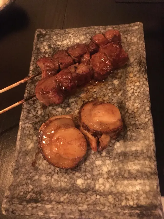 秘汁牛柳燒x2串 ($60)每串$30,秘汁磯燒帶子x1碟($24),共$84