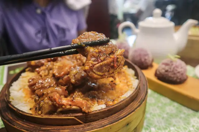 原籠牛仔骨蒸飯