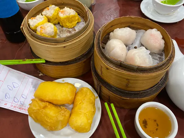 燒賣、蝦餃、炸鮮奶