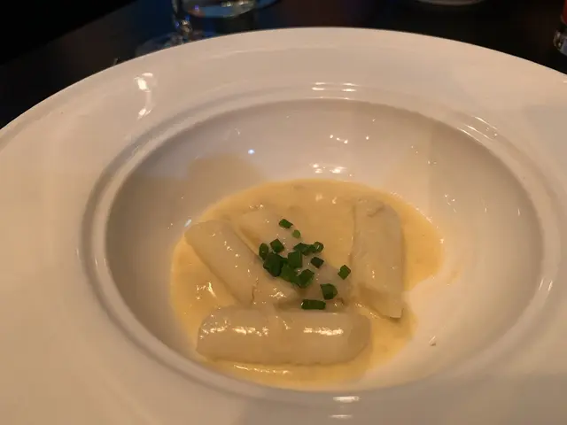 年糕沾滿用清酒、蟹肉、忌廉煮成嘅自家製醬汁,入口creamy,不錯吃!