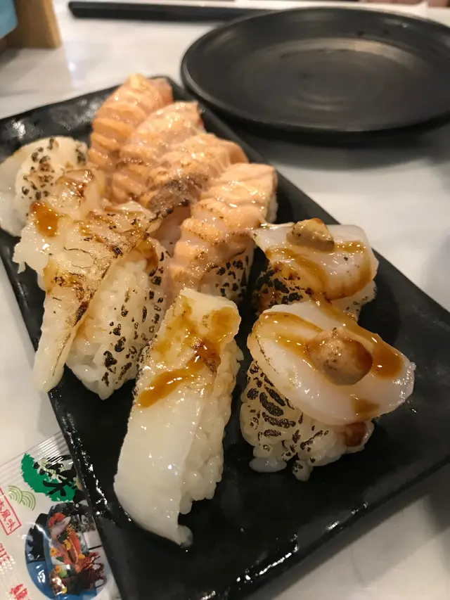 佢呢度嘅火灸壽司有好多選擇,個人超中意!