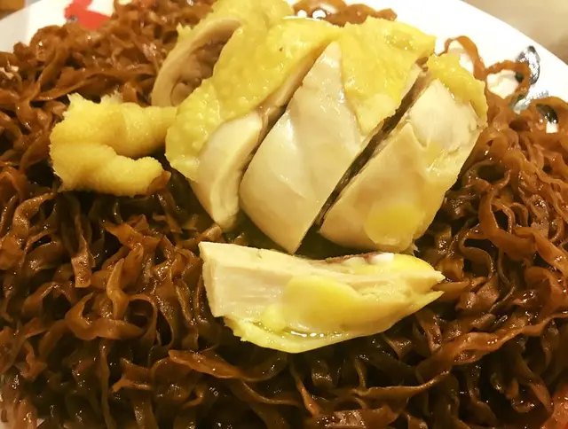 切雞豉油皇粗麵