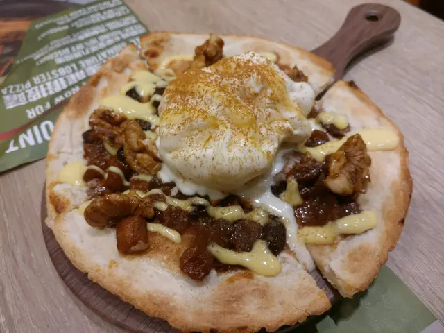 Cinnamon Apple pizza