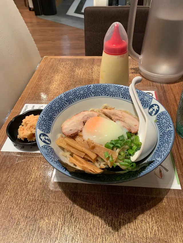 可加蒜蓉和蛋黃醬，最驚喜係可以加鰹魚湯