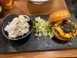 朝燒汁溫泉蛋牛肉漢堡包