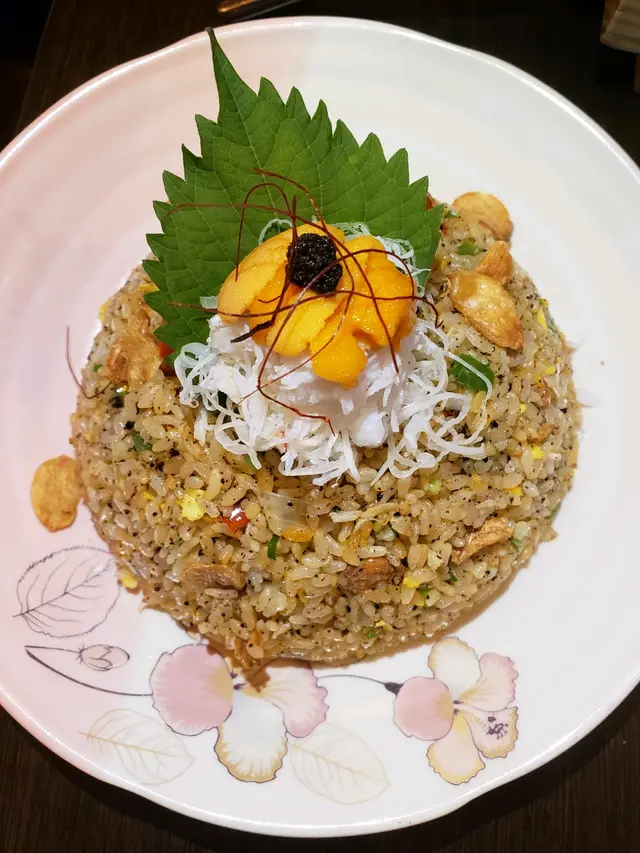 海膽松葉蟹鰻魚炒飯