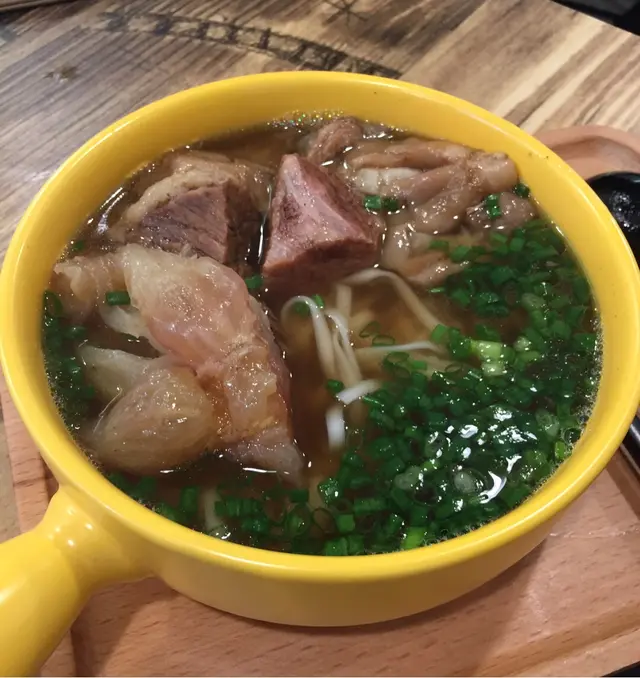 牛腩牛筋台灣麵