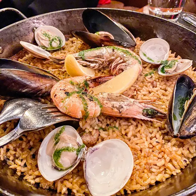 招牌西班牙黑毛豬海鮮飯
