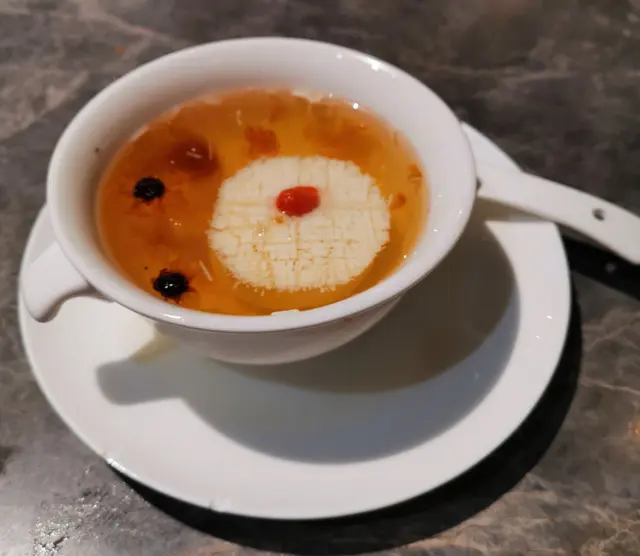 桃膠燉菊花豆腐