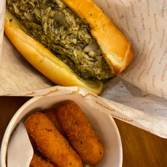 黑松露芝士炒滑蛋熱狗套餐