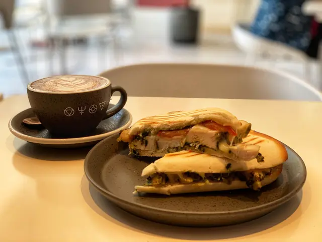 青醬烤雞意大利三文治&Mocha