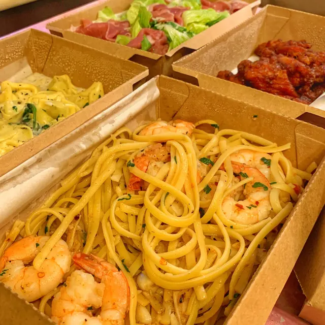 大蝦新鮮爽口,唔會煮過熟,而意粉炒得至乾身惹味