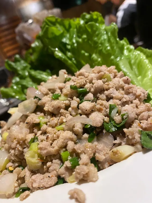 又係推介，味道配搭平均，唔會太濕唔會太乾，生菜分量十足，五個人食都夠。