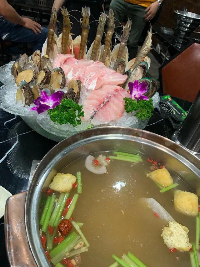 胡椒豬肚湯底加海鮮拼盤