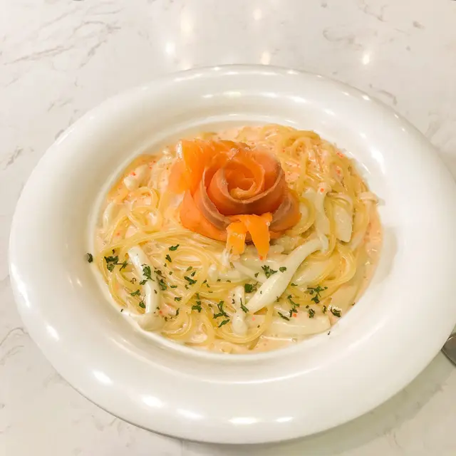 忌廉明太子三文魚意粉 